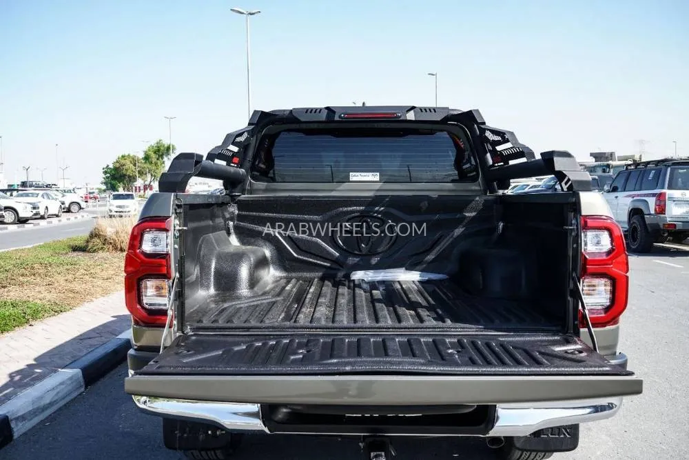 تويوتا هايلوكس 2024 for Sale in دبي Image-11