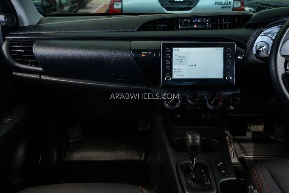 تويوتا هايلوكس 2024 for Sale in دبي Image-28