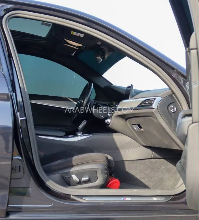 BMW 5 series 2020 for Sale in Sharjah Image-9