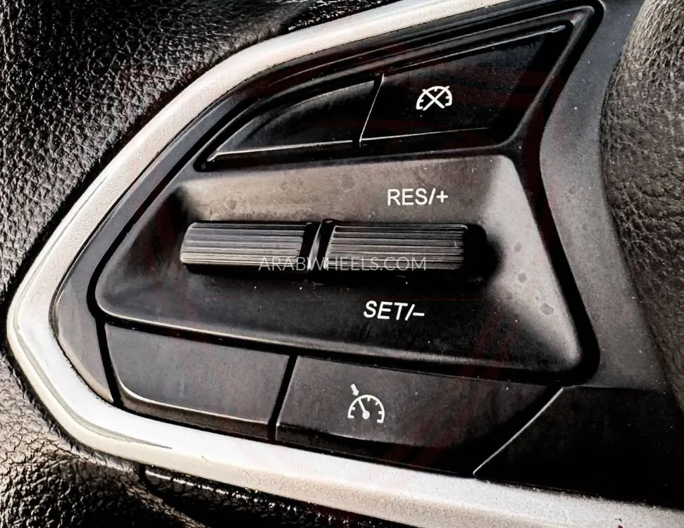 Chevrolet Captiva 2023 for Sale in Sharjah Image-15