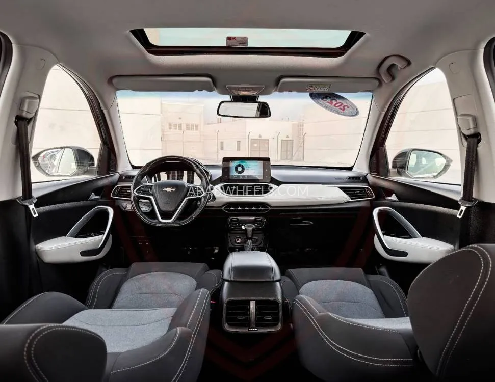 Chevrolet Captiva 2023 for Sale in Sharjah Image-13