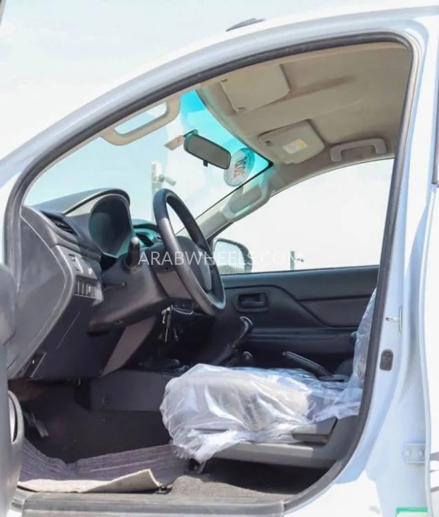 Mitsubishi L200 2020 for Sale in Sharjah Image-8