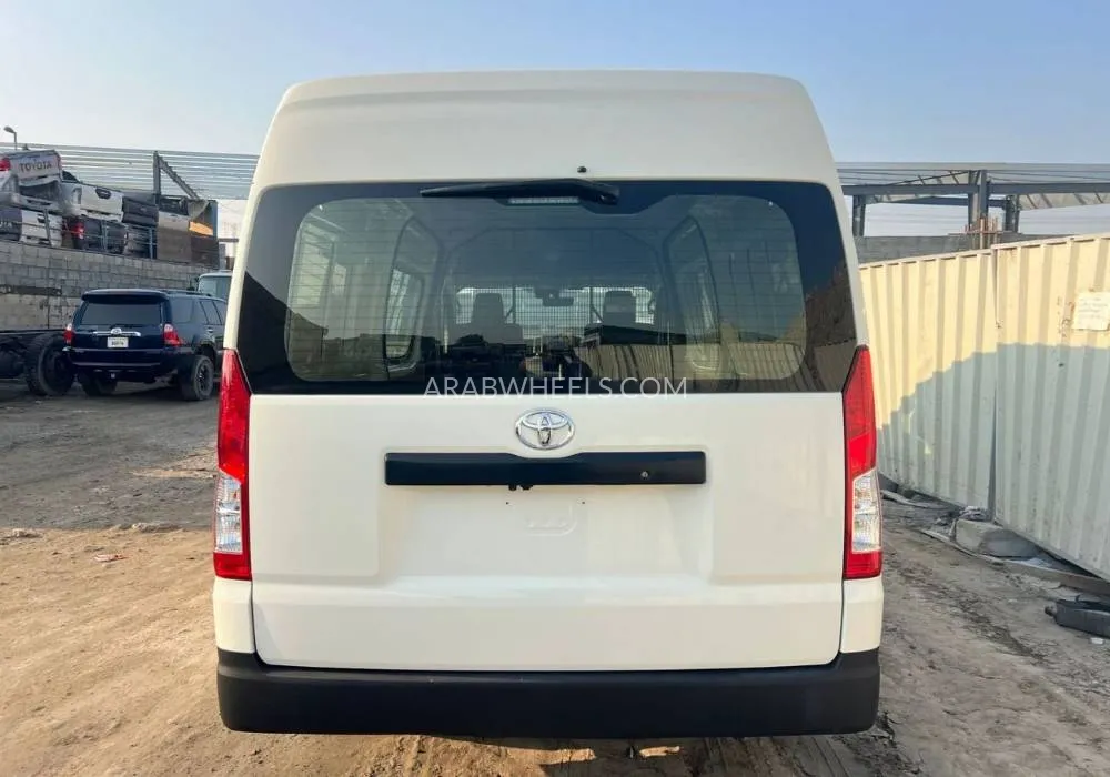 Toyota Hiace 2024 for Sale in Dubai Image-9