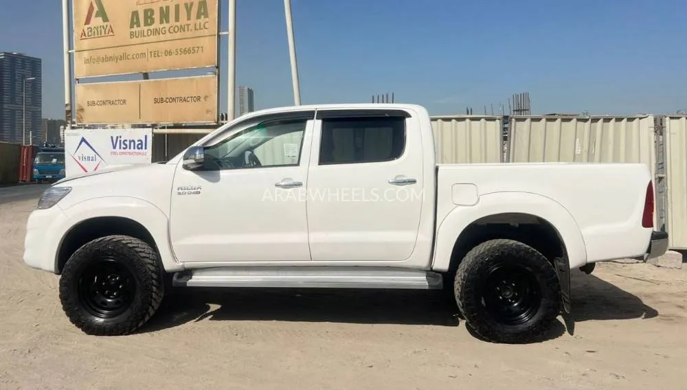 Toyota Hilux 2013 for Sale in Dubai Image-8