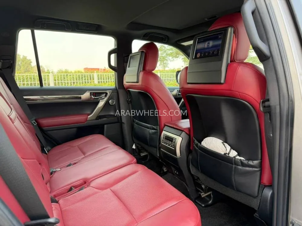 Lexus GX 2020 for Sale in Dubai Image-9