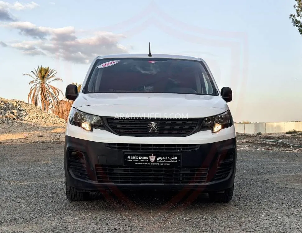 Peugeot Partner 2022 for Sale in Sharjah Image-2