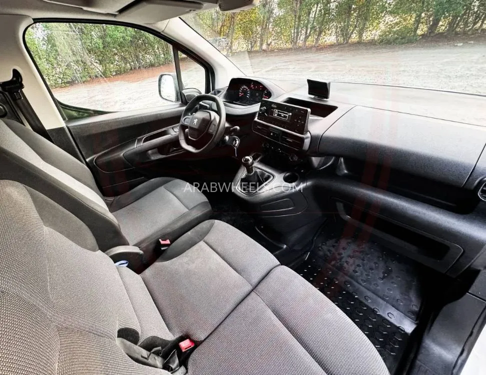 Peugeot Partner 2022 for Sale in Sharjah Image-12
