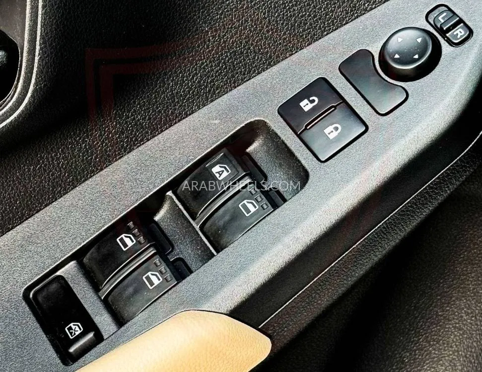 تويوتا يارس 2023 for Sale in الشارقة Image-15