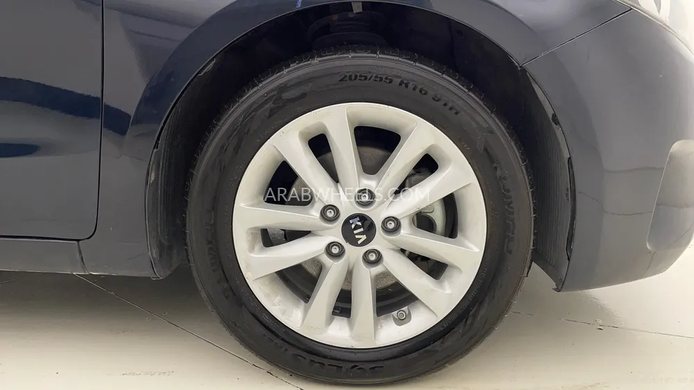 Kia Cerato 2018 for Sale in Dubai Image-10