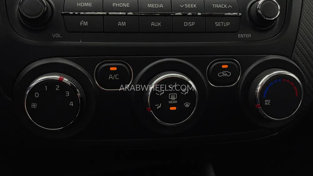 Kia Cerato 2018 for Sale in Dubai Image-40