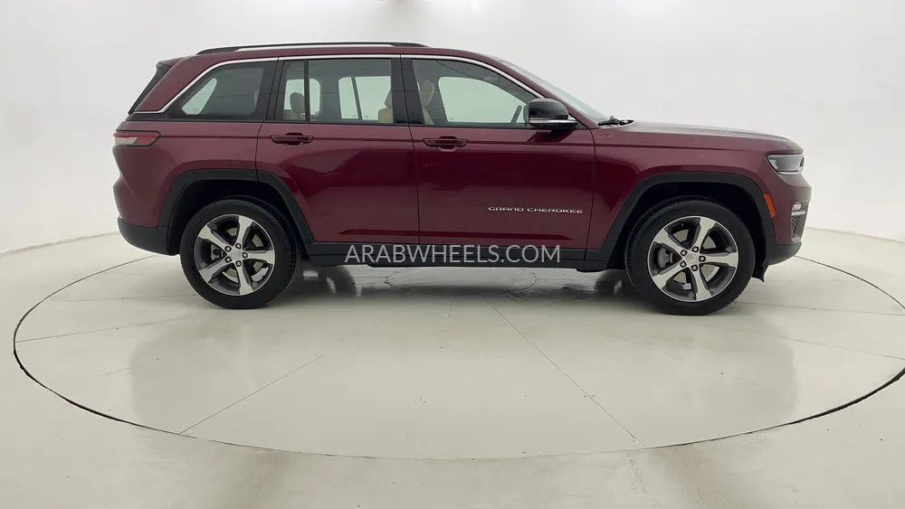 Jeep Grand Cherokee 2023 for Sale in Dubai Image-2