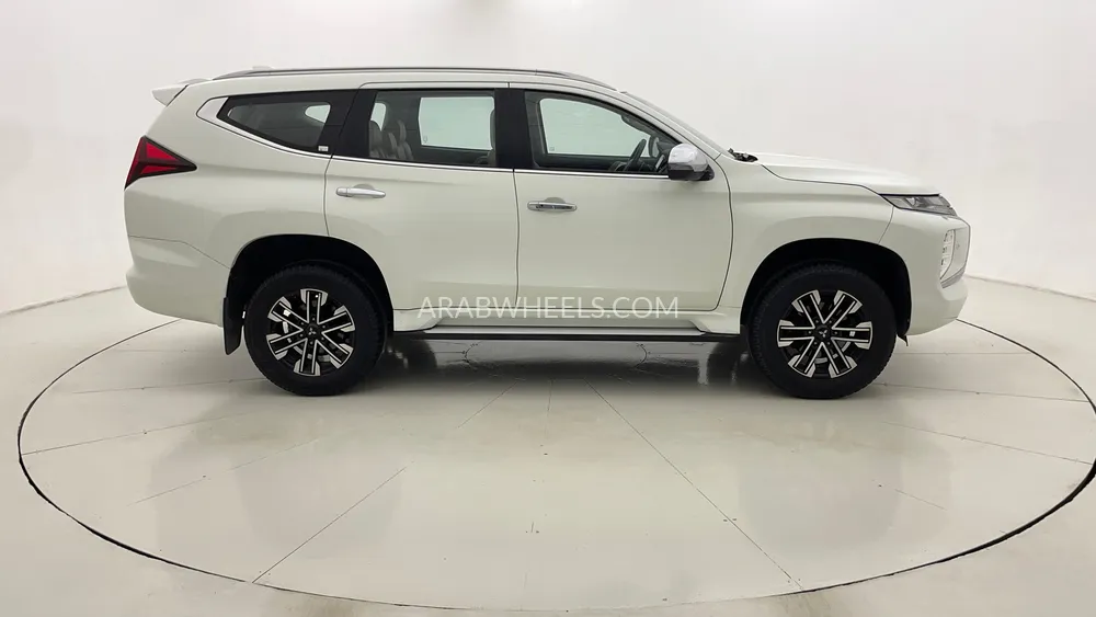 Mitsubishi Montero Sport 2022 for Sale in Dubai Image-2