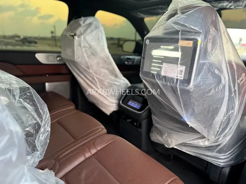 Lincoln Navigator 2024 for Sale in Sharjah Image-9