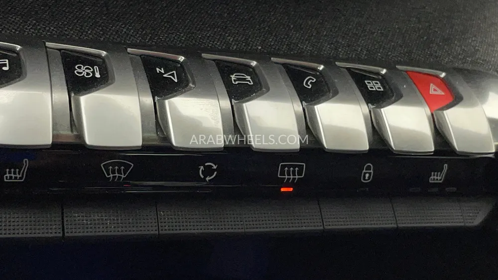 Peugeot 3008 2018 for Sale in Dubai Image-47