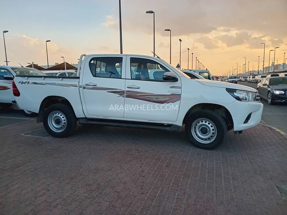 Toyota Hilux 2020 for Sale in Sharjah Image-6