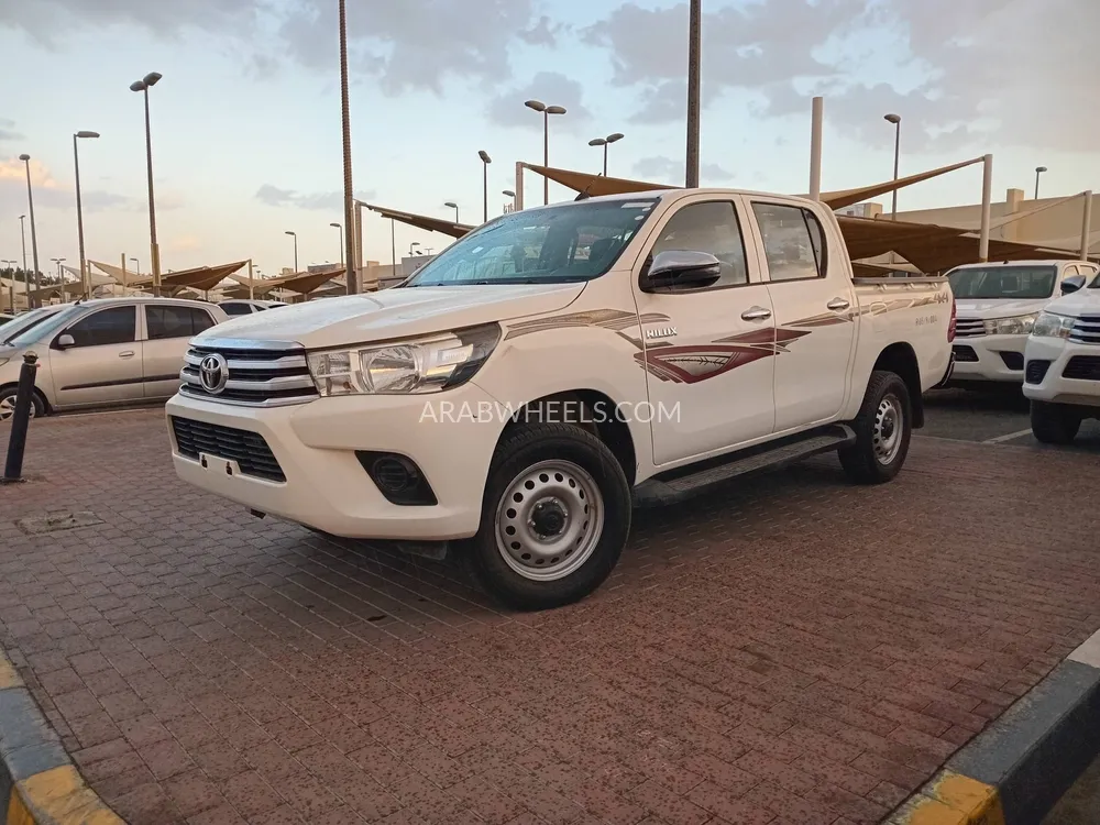 Toyota Hilux 2020 for Sale in Sharjah Image-2