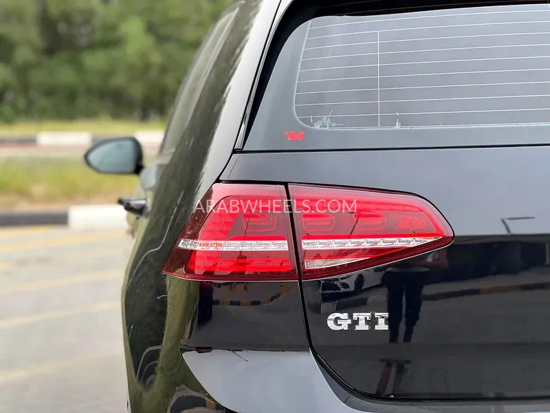 Volkswagen Golf GTI 2015 for Sale in Sharjah Image-10