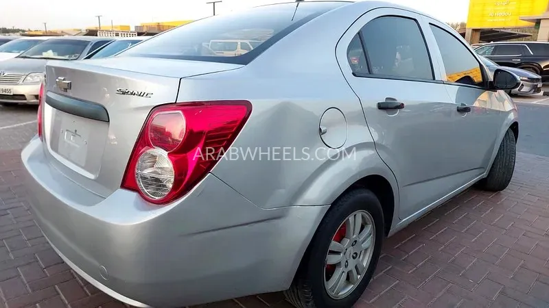Chevrolet Sonic 2014 for Sale in Sharjah Image-8