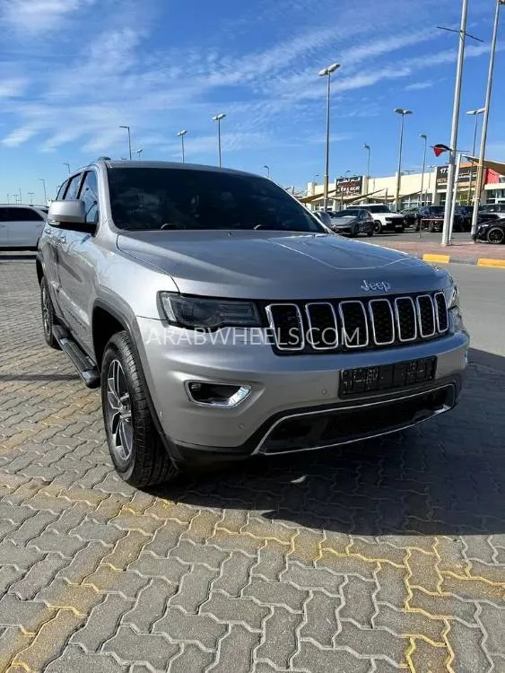 Jeep Cherokee 2018 for Sale in Sharjah Image-5