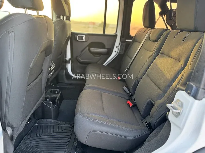 Jeep Wrangler 2019 for Sale in Sharjah Image-4