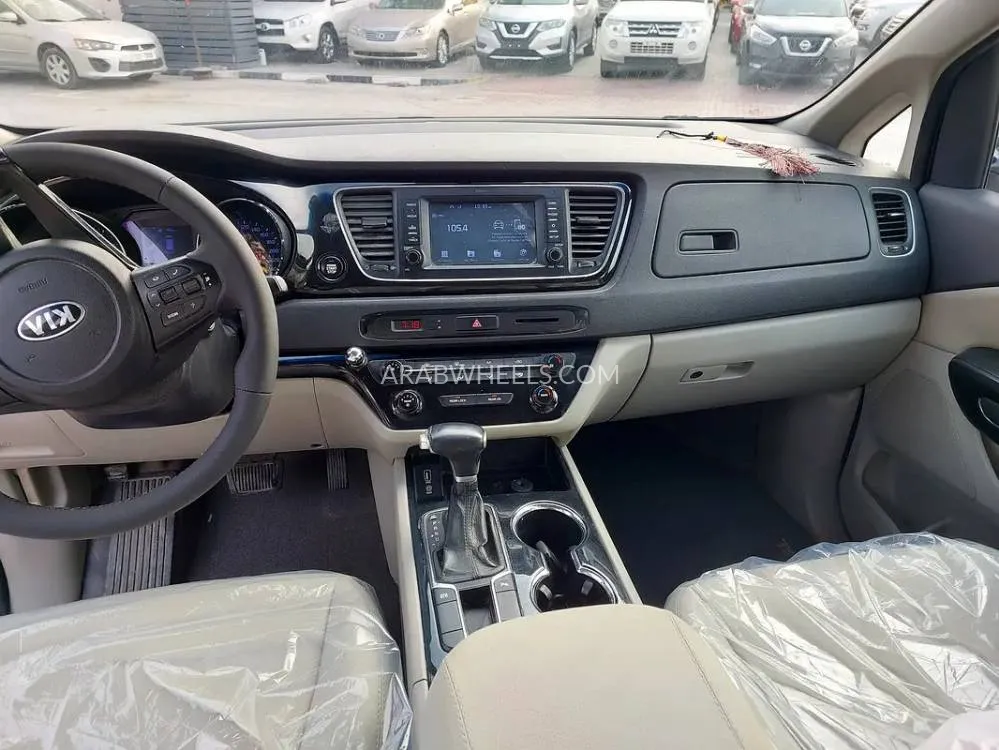 Kia Grand Carnival 2020 for Sale in Sharjah Image-5