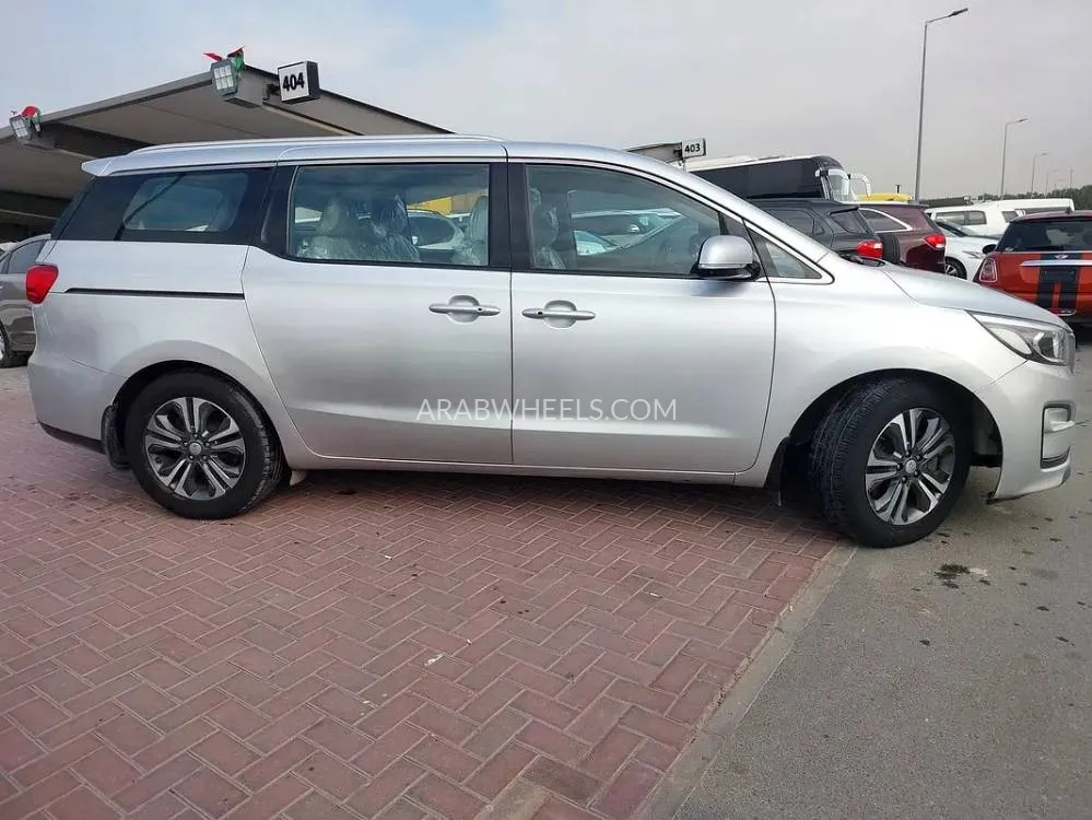 Kia Grand Carnival 2020 for Sale in Sharjah Image-18