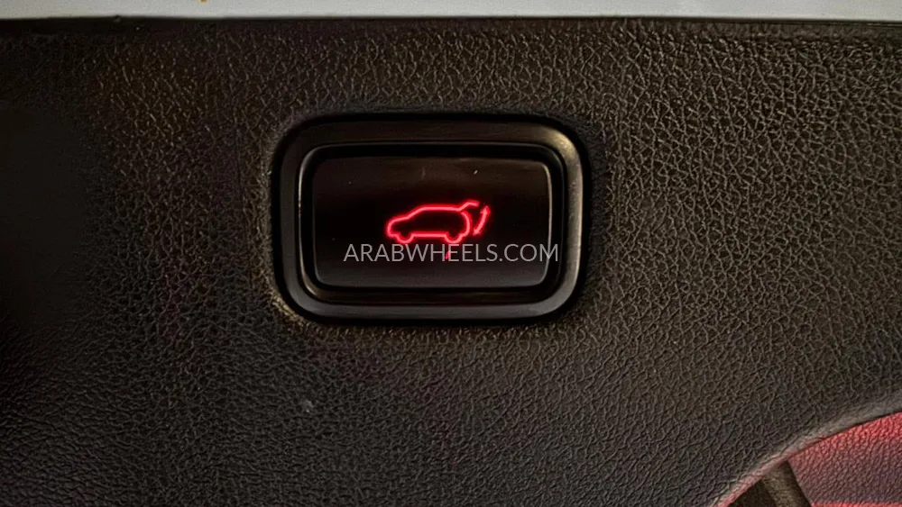 Kia Sedona 2017 for Sale in Sharjah Image-21