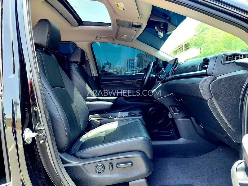 Honda Odyssey 2021 for Sale in Sharjah Image-3