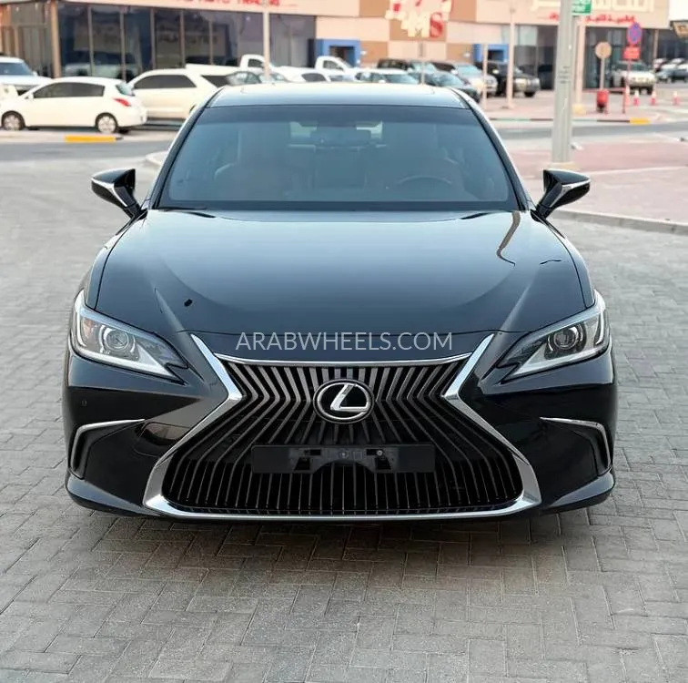 Lexus ES 2019 for Sale in Abu Dhabi Image-4