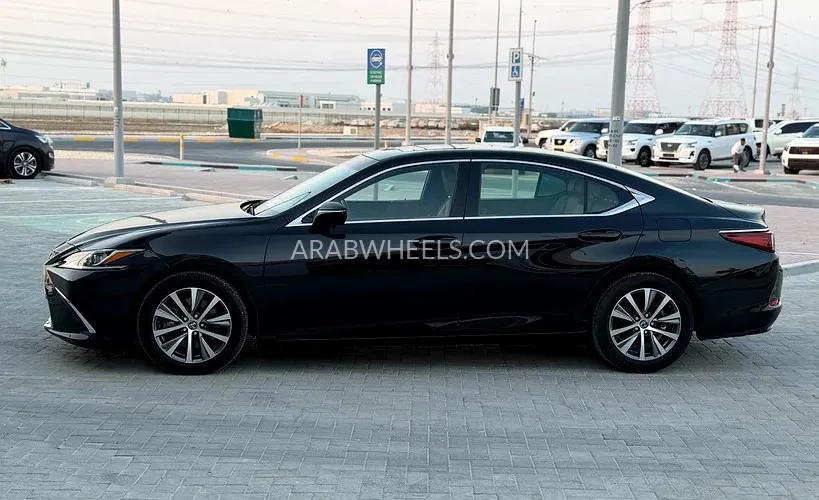 Lexus ES 2019 for Sale in Abu Dhabi Image-5
