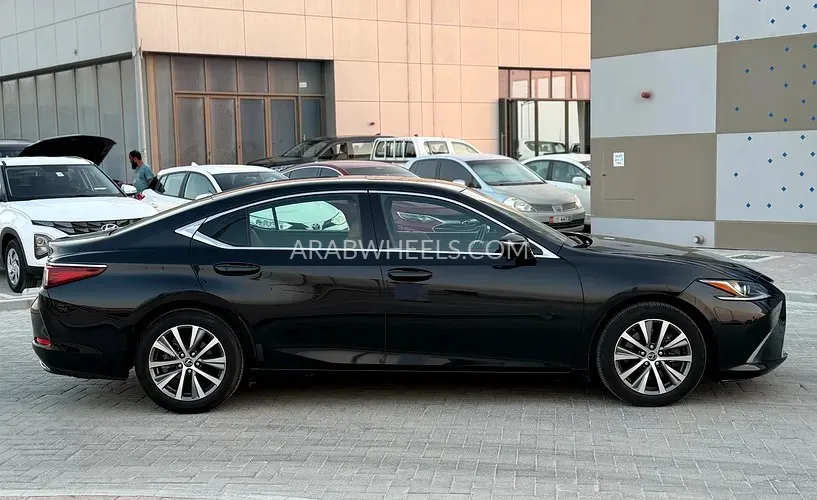 Lexus ES 2019 for Sale in Abu Dhabi Image-6