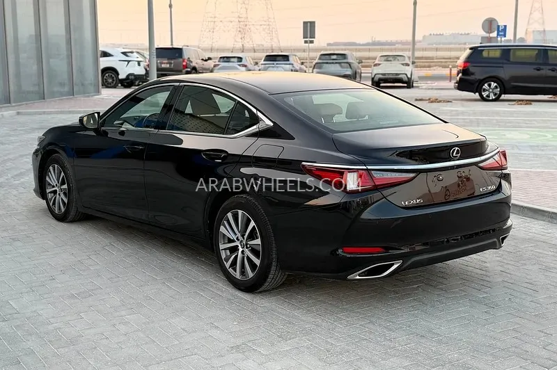 Lexus ES 2019 for Sale in Abu Dhabi Image-10