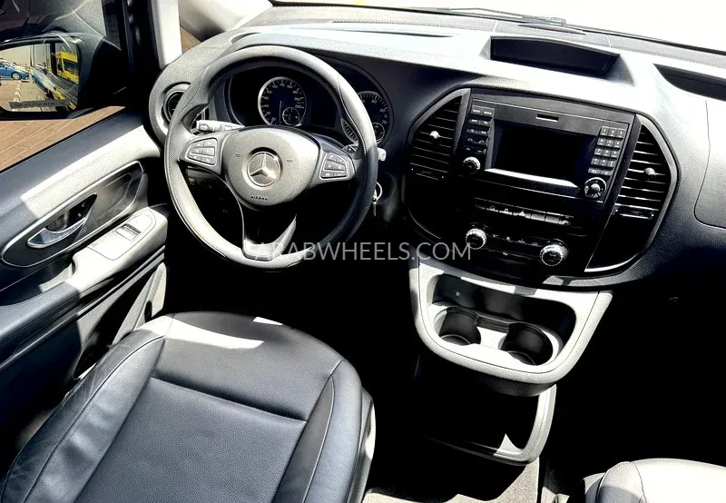 مرسيدس بنز كلاس V 2019 for Sale in الشارقة Image-8