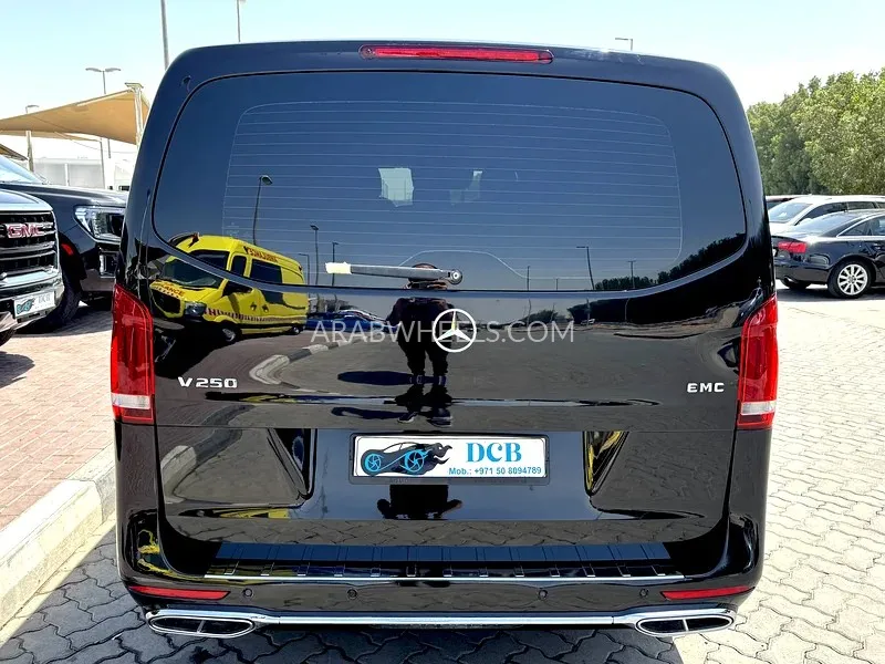 مرسيدس بنز كلاس V 2019 for Sale in الشارقة Image-12