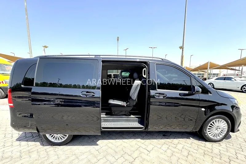 مرسيدس بنز كلاس V 2019 for Sale in الشارقة Image-13