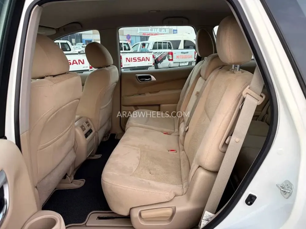 Nissan Pathfinder 2014 for Sale in Abu Dhabi Image-9