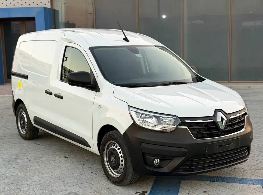 Renault Express Van 2024 for Sale in Abu Dhabi Image-7