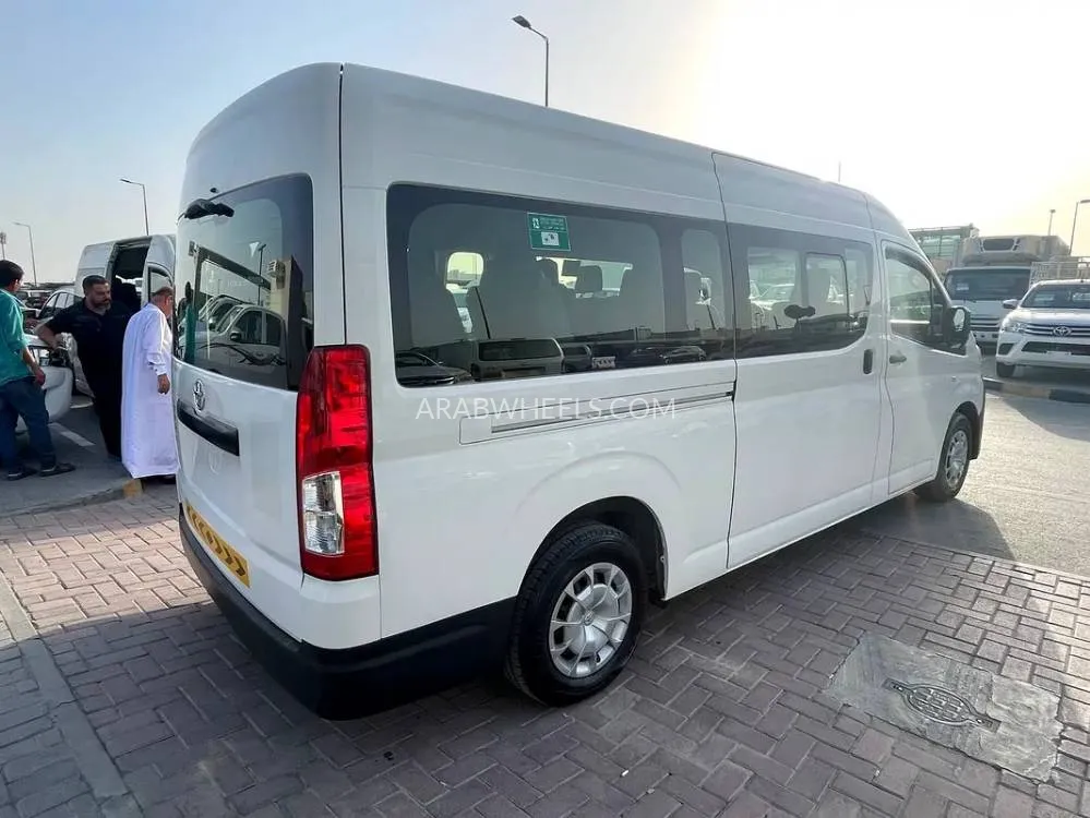 Toyota Hiace 2022 for Sale in Sharjah Image-4