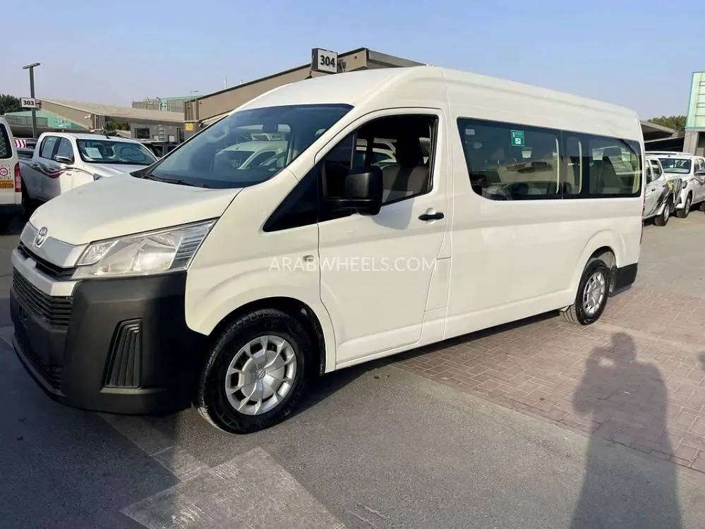 Toyota Hiace 2022 for Sale in Sharjah Image-7