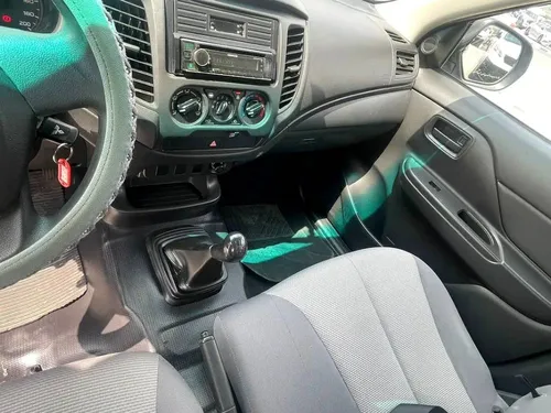 Mitsubishi L200 2.4L Double Cab GLS (4WD) 2021