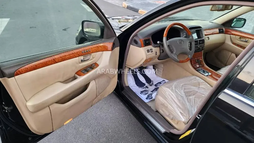 لكزس LS 2005 for Sale in الشارقة Image-11