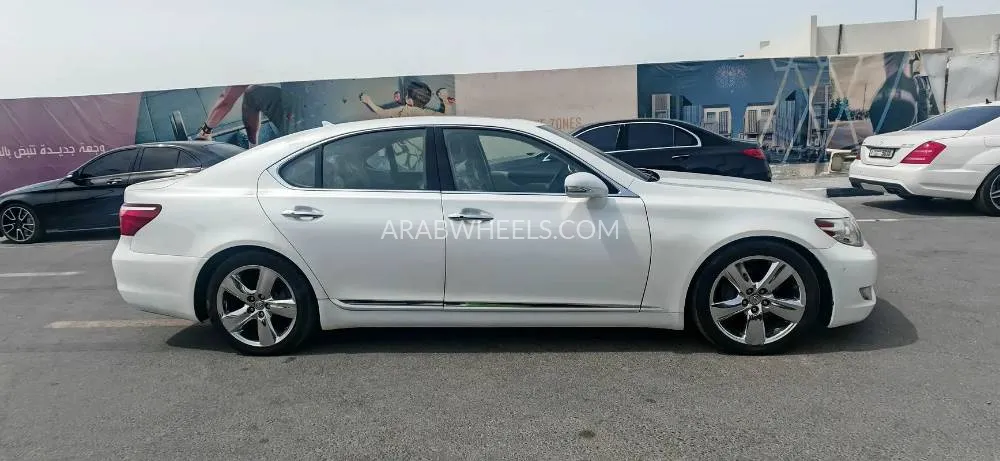 Lexus LS 2010 for Sale in Sharjah Image-14