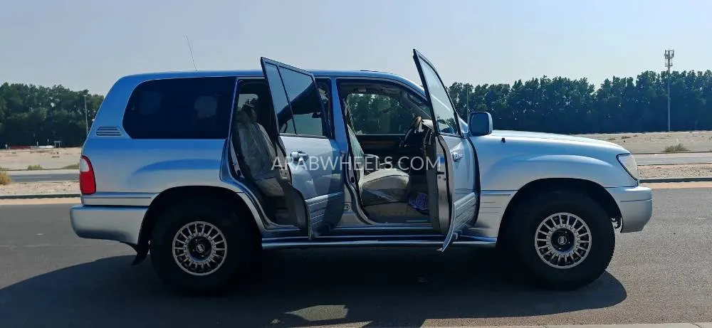 لكزس LX 2005 for Sale in الشارقة Image-11