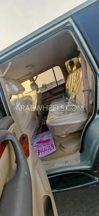 لكزس LX 2005 for Sale in الشارقة Image-8