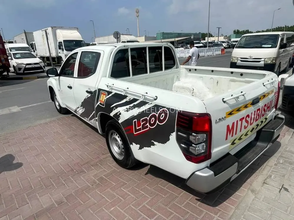Mitsubishi L200 2021 for Sale in Sharjah Image-3
