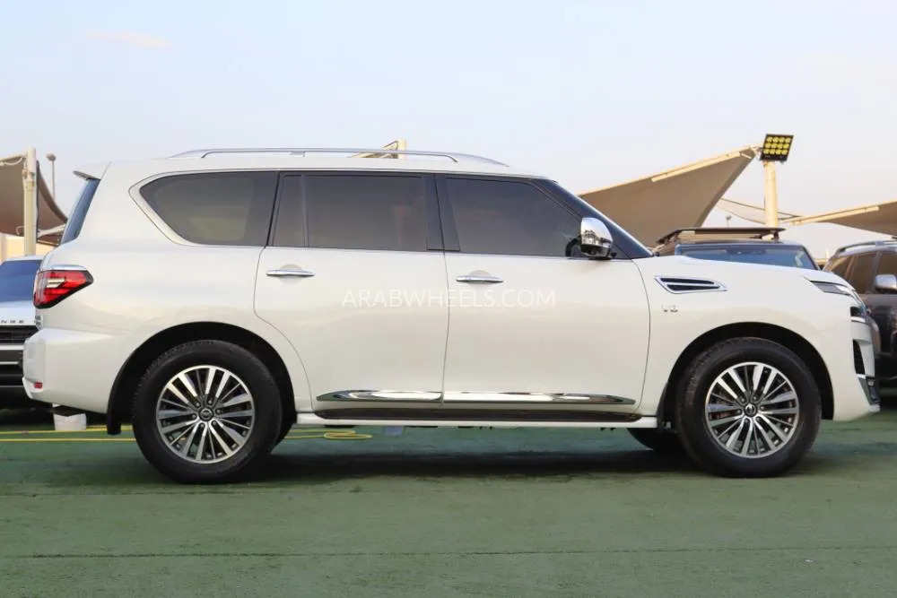 Nissan Patrol 2021 for Sale in Sharjah Image-3