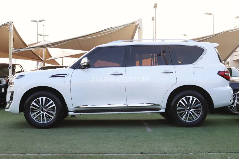 Nissan Patrol 2021 for Sale in Sharjah Image-4
