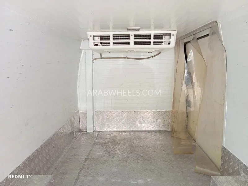 Nissan Urvan 2020 for Sale in Sharjah Image-2