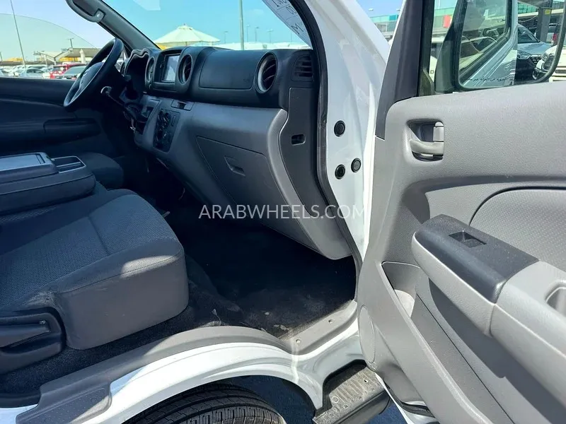 Nissan Urvan 2021 for Sale in Sharjah Image-11