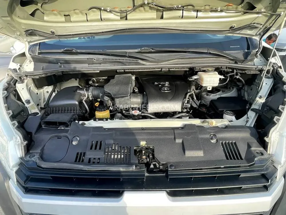 Toyota Hiace 2022 for Sale in Sharjah Image-12